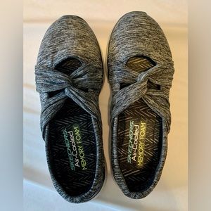 Skechers Women’s Knot Concerned Slip-On Sneaker